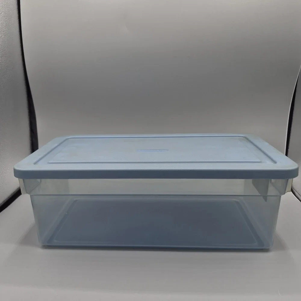 Vintage Rubbermaid 1.54 Gallon‎ Storage Box Blue 701H